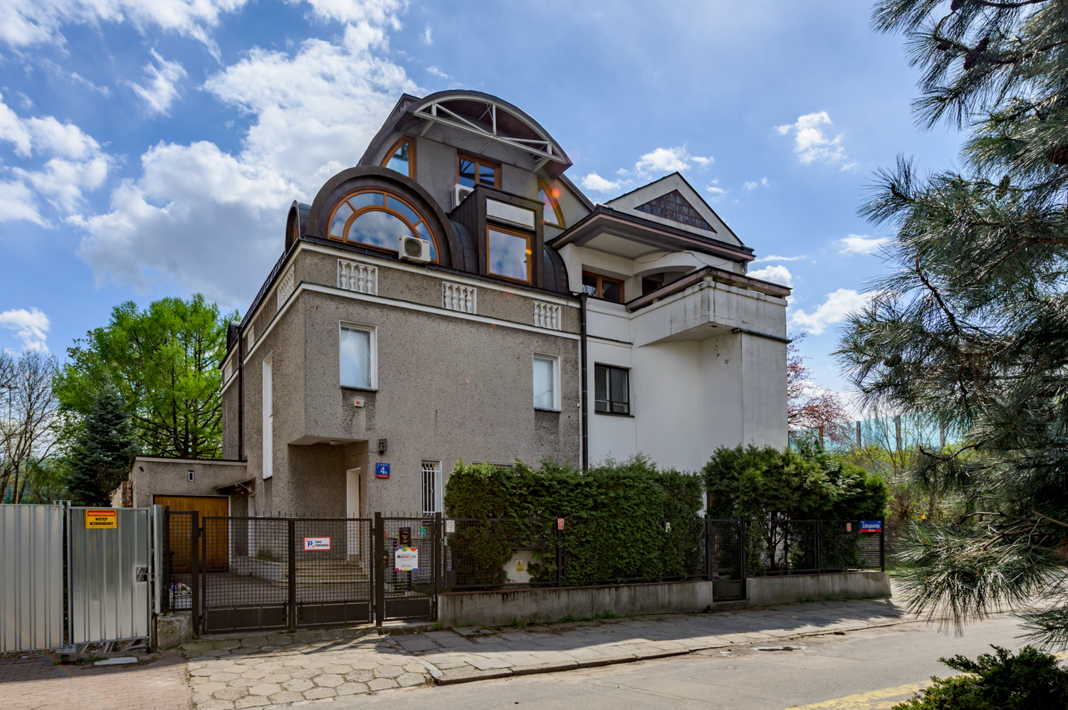 Zdjęcie architektury budynku Budynek mieszkalny